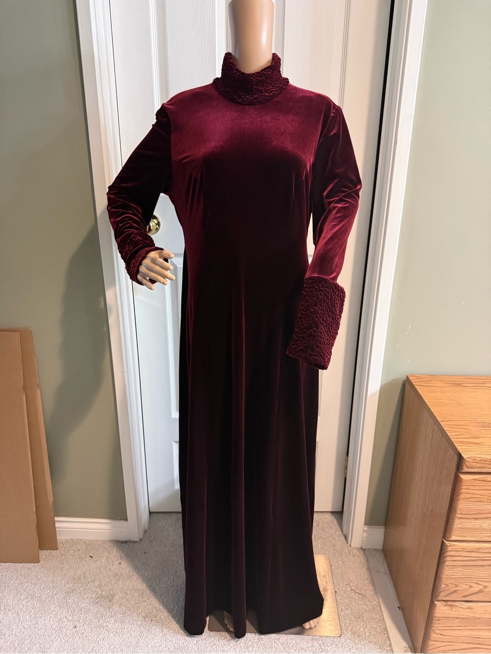Vintage Burgundy Velvet Evening Maxi Dress Size 16 Open Back Quilted High Neck